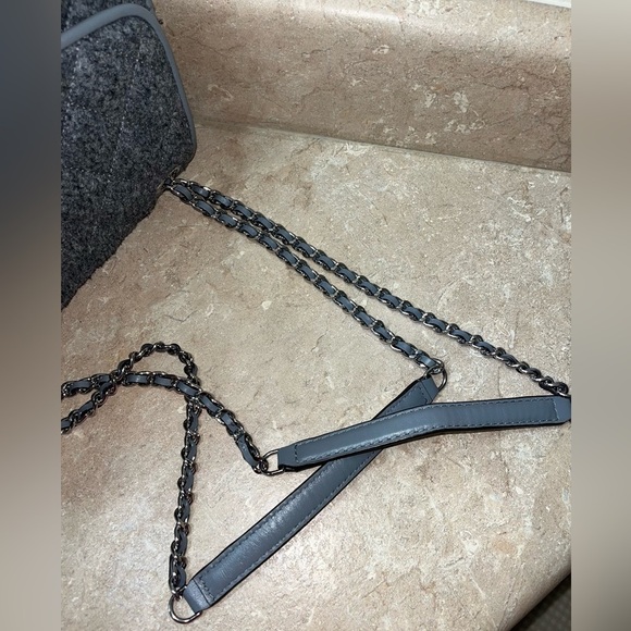 Michael Kors Large Sloan Grey Shearling Shoulder Bag, Chain Link Handle Straps - Picture 14 of 16